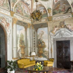 villa di Corliano, vestibolo d'ingresso, vista vert.