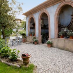 Italie, Lucca, 20080508.
Fattoria Mansi Bernardini in Segromigno in Monte.
landgoed met olijfboomgaard
Villa Bernardini and the patio